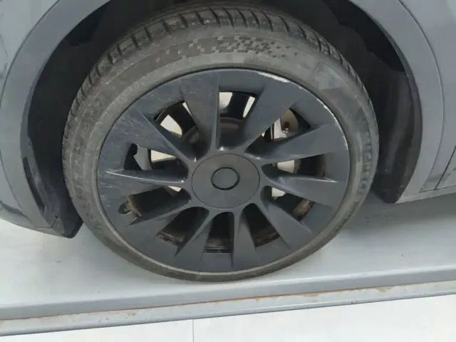 Tesla Model Y — Фото автомобиля 22