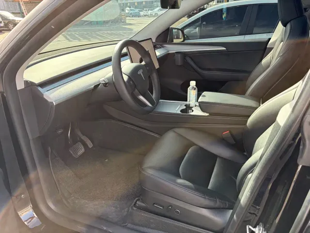 Tesla Model Y — Фото автомобиля 5
