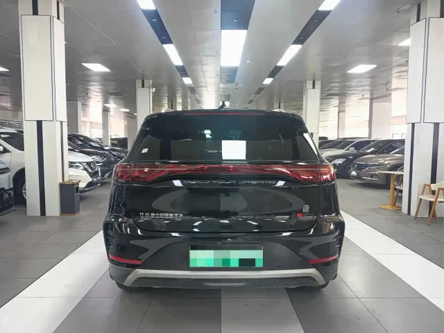 BYD Tang — Фото автомобиля 11