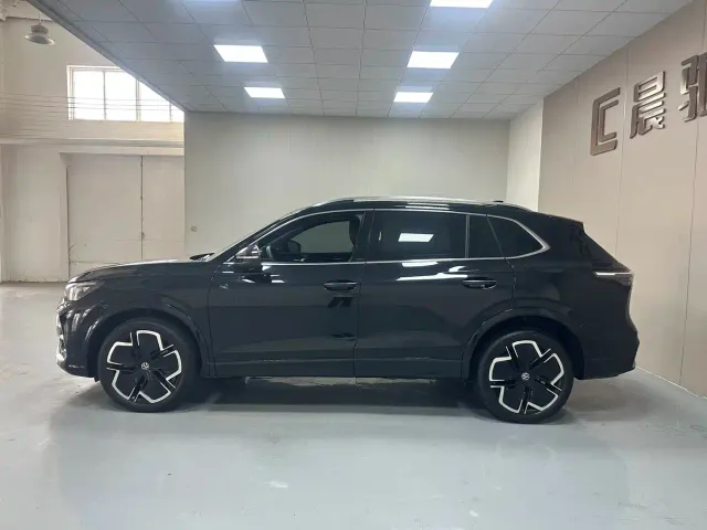 Volkswagen Tiguan L — Фото автомобиля 8