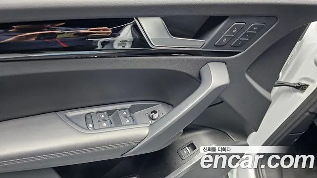 Audi Q5 45 TFSI quattro Premium — Фото автомобиля 29