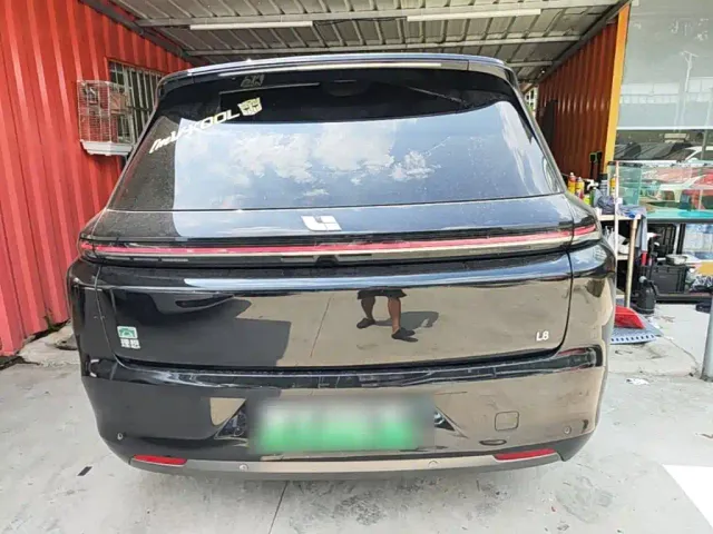 Li Auto L8 — Фото автомобиля 5