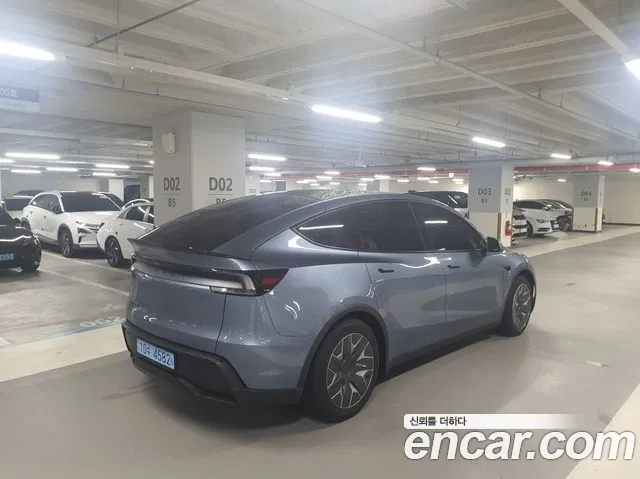 Tesla Model Y — Фото автомобиля 6