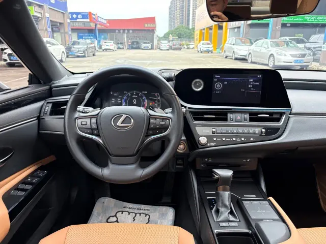 Lexus ES — Фото автомобиля 7