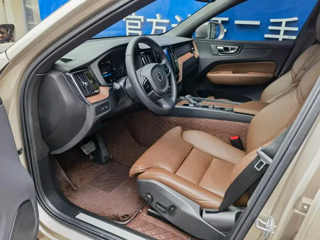 Volvo XC60 — Фото автомобиля 11