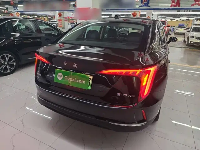 Hongqi E-QM5 — Фото автомобиля 5