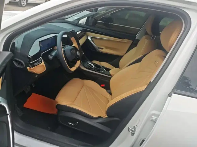 Geely Boyue L — Фото автомобиля 14