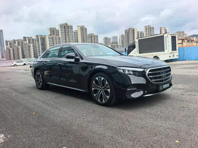 Mercedes-Benz E-Class — Фото автомобиля 3