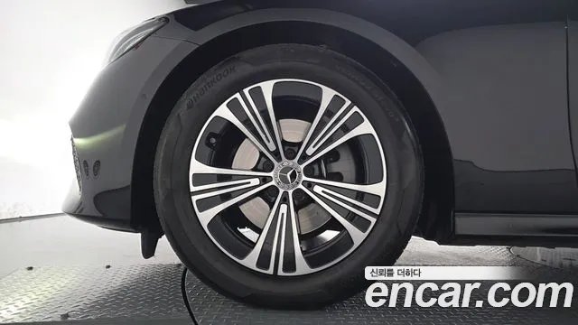 Mercedes-Benz E-Class — Фото автомобиля 5