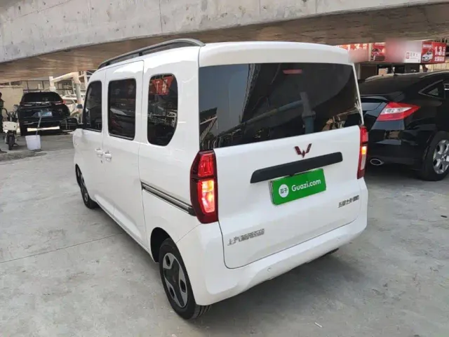 Wuling Zhiguang NEV — Фото автомобиля 4