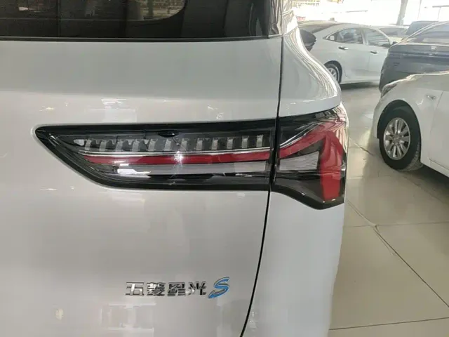 Wuling Starlight S — Фото автомобиля 7
