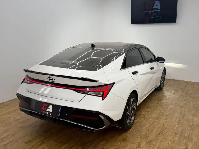 Hyundai Elantra — Фото автомобиля 6