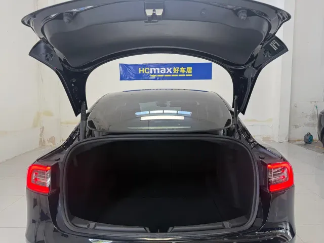Tesla Model 3 — Фото автомобиля 20