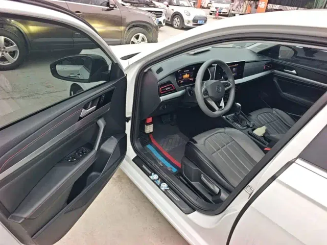 Volkswagen Lavida — Фото автомобиля 15