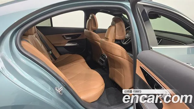 Mercedes-Benz E-Class — Фото автомобиля 11