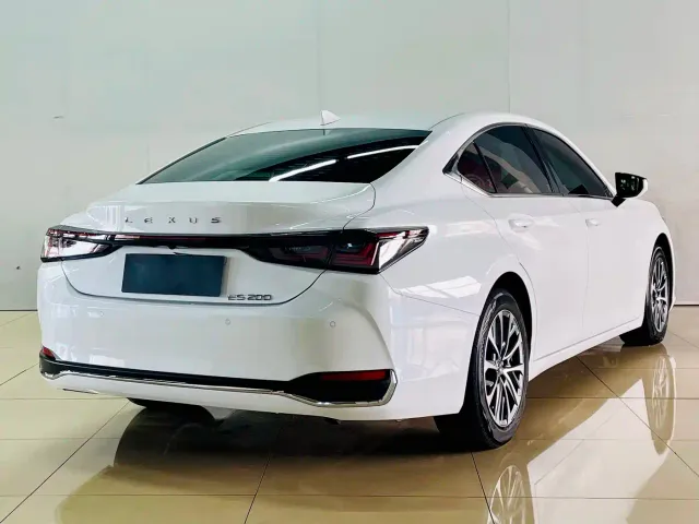 Lexus ES — Фото автомобиля 6