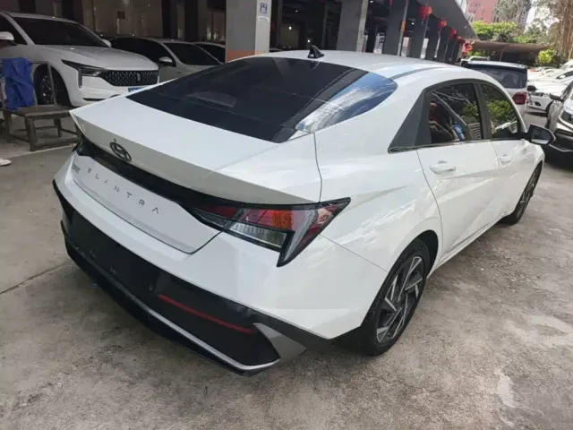Hyundai Elantra — Фото автомобиля 4