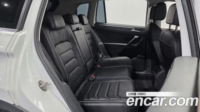Volkswagen Tiguan Tiguan 2 поколение 2.0 TDI Premium — Фото автомобиля 11