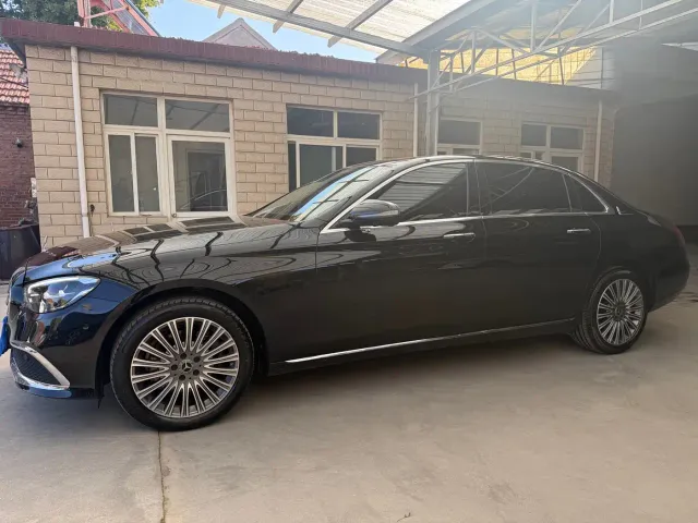 Mercedes-Benz E-Class — Фото автомобиля 4