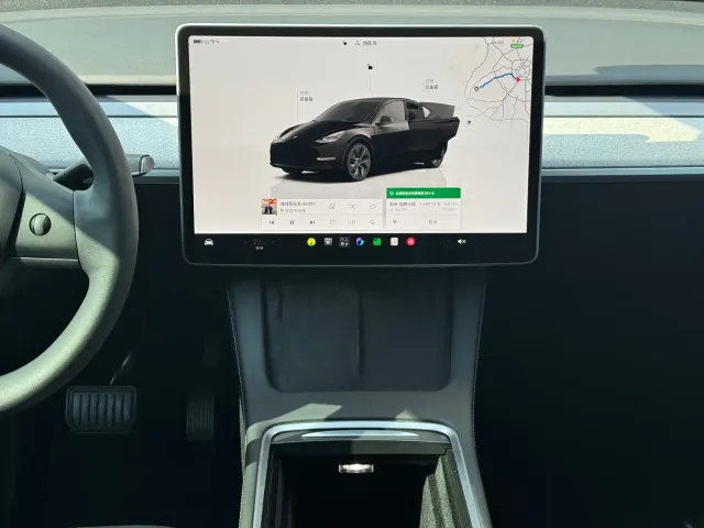 Tesla Model Y — Фото автомобиля 14