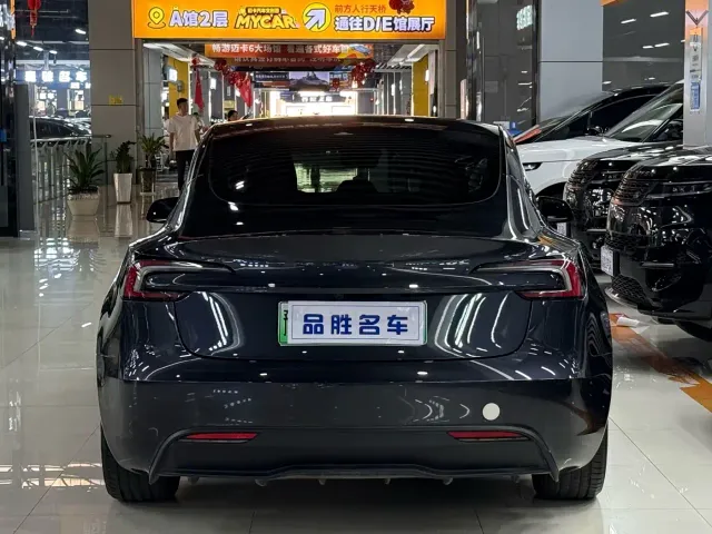Tesla Model 3 — Фото автомобиля 5
