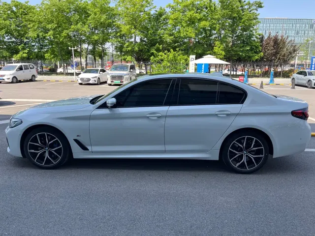 BMW 5 Series — Фото автомобиля 4