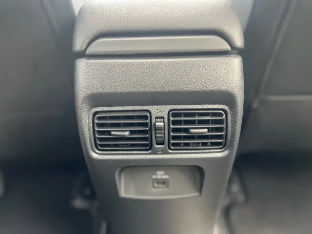 Nissan Tiida — Фото автомобиля 15