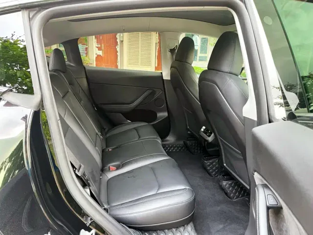 Tesla Model Y — Фото автомобиля 21