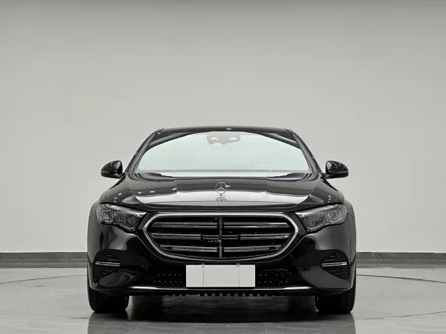 Mercedes-Benz E-Class — Фото автомобиля 2