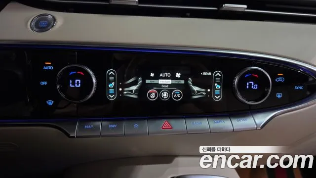 Genesis GV70 — Фото автомобиля 30