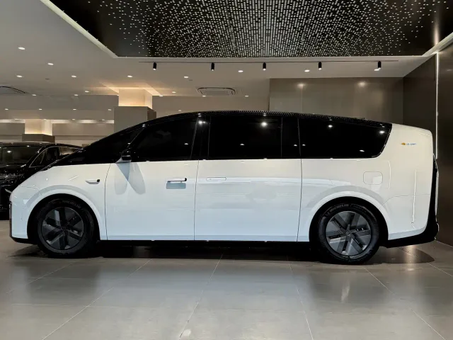 Li Auto MEGA — Фото автомобиля 7