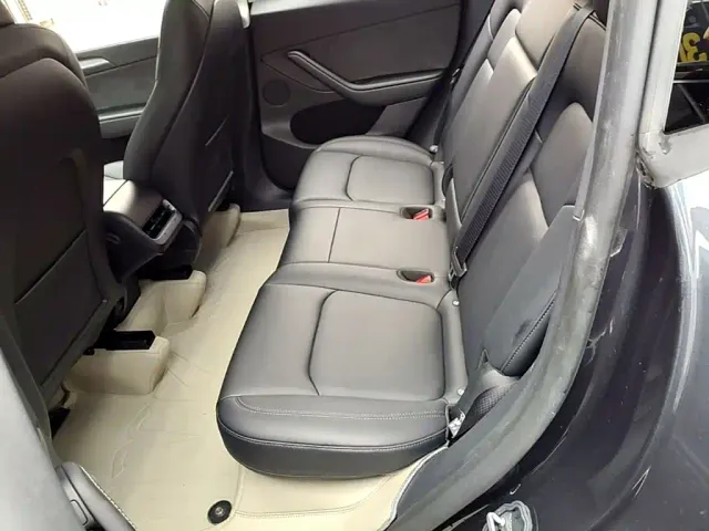 Tesla Model Y — Фото автомобиля 16
