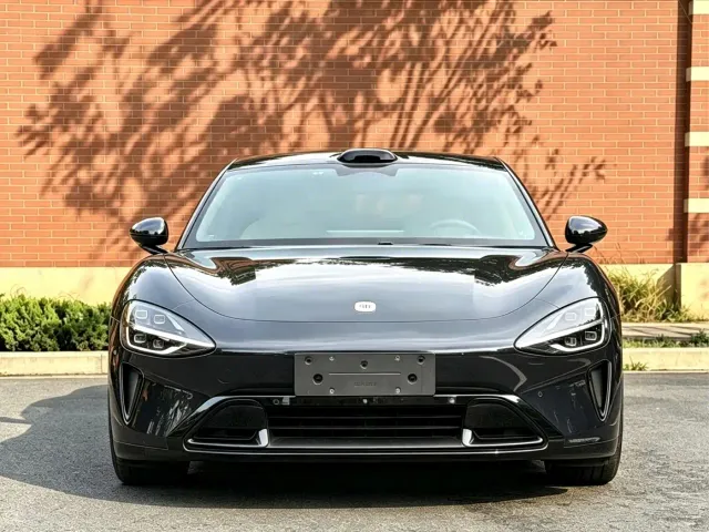 Xiaomi SU7 — Фото автомобиля 2