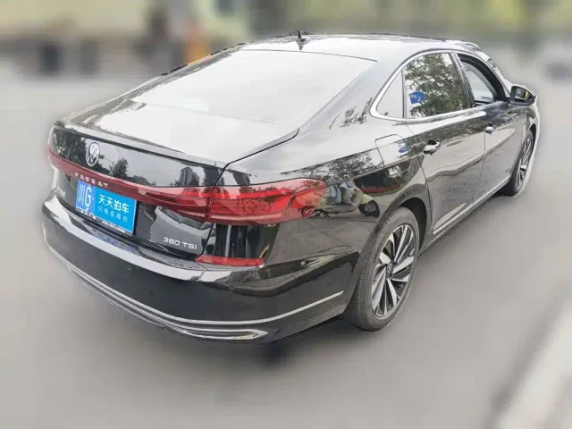 Volkswagen Passat — Фото автомобиля 2