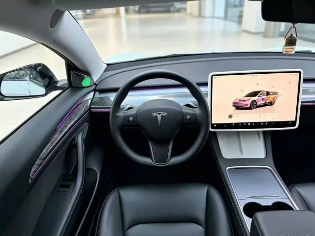 Tesla Model 3 — Фото автомобиля 5