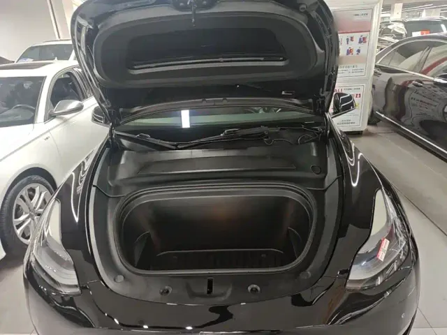 Tesla Model Y — Фото автомобиля 19