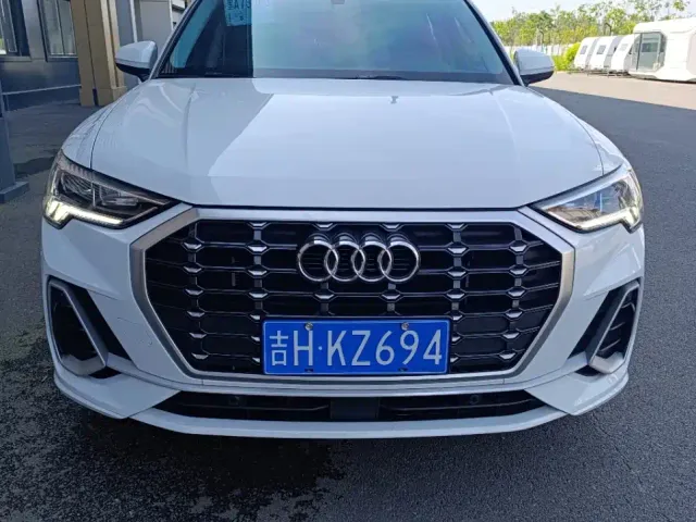 Фотография автомобиля — Audi Q3