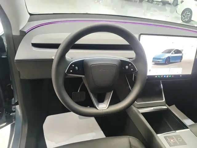 Tesla Model Y — Фото автомобиля 10