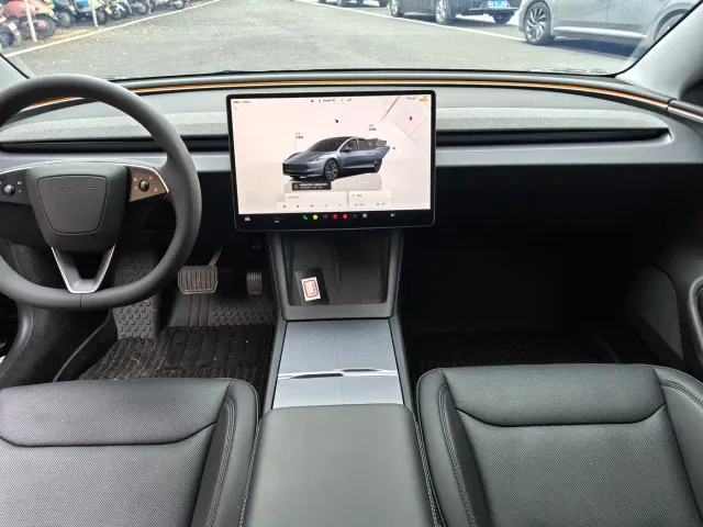 Tesla Model 3 — Фото автомобиля 5