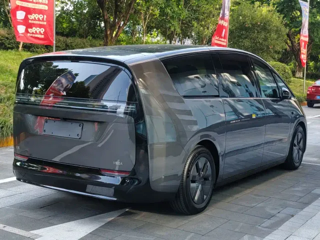 Li Auto MEGA — Фото автомобиля 7