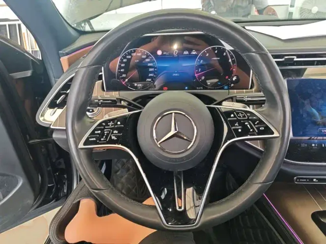 Mercedes-Benz E-Class — Фото автомобиля 10