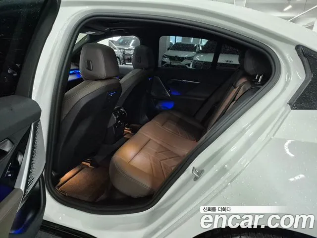 BMW 5 Series — Фото автомобиля 9