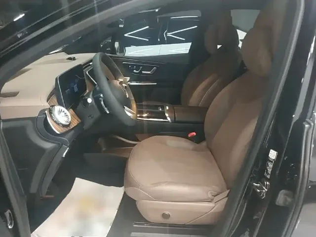 Mercedes-Benz EQE SUV — Фото автомобиля 14