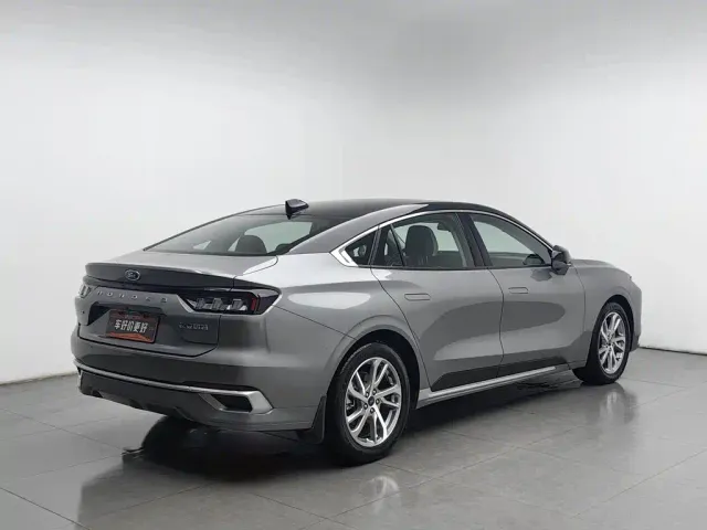 Ford Mondeo — Фото автомобиля 2