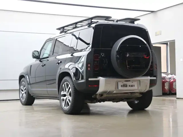 Land Rover Defender — Фото автомобиля 16