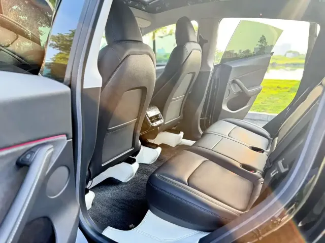 Tesla Model Y — Фото автомобиля 6