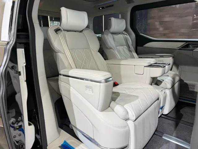 Volvo EM90 — Фото автомобиля 20