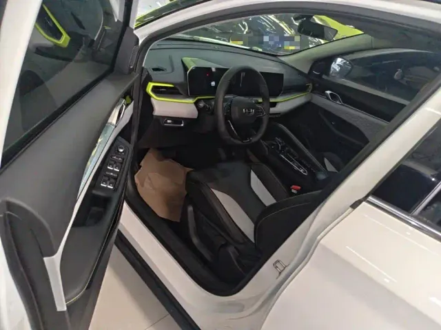 Geely Binyue — Фото автомобиля 15