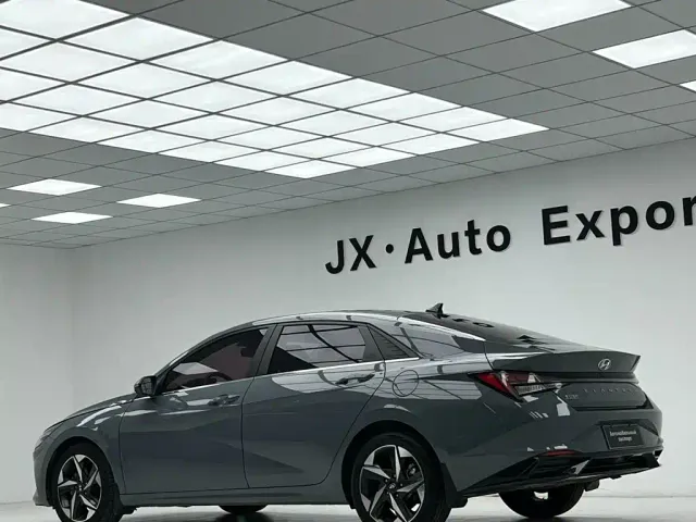 Hyundai Elantra — Фото автомобиля 10
