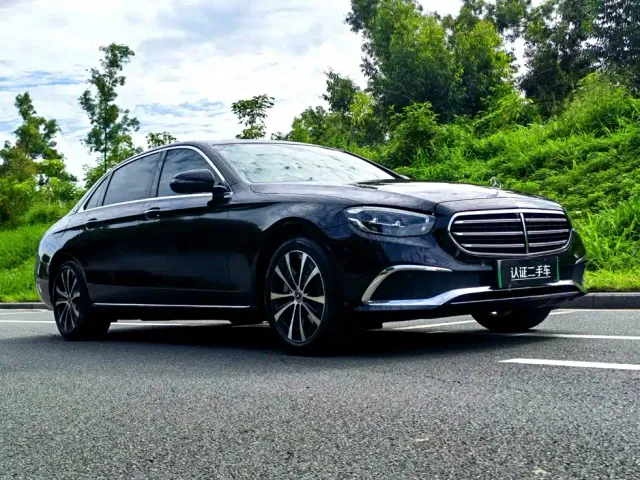 Mercedes-Benz E-Class — Фото автомобиля 3